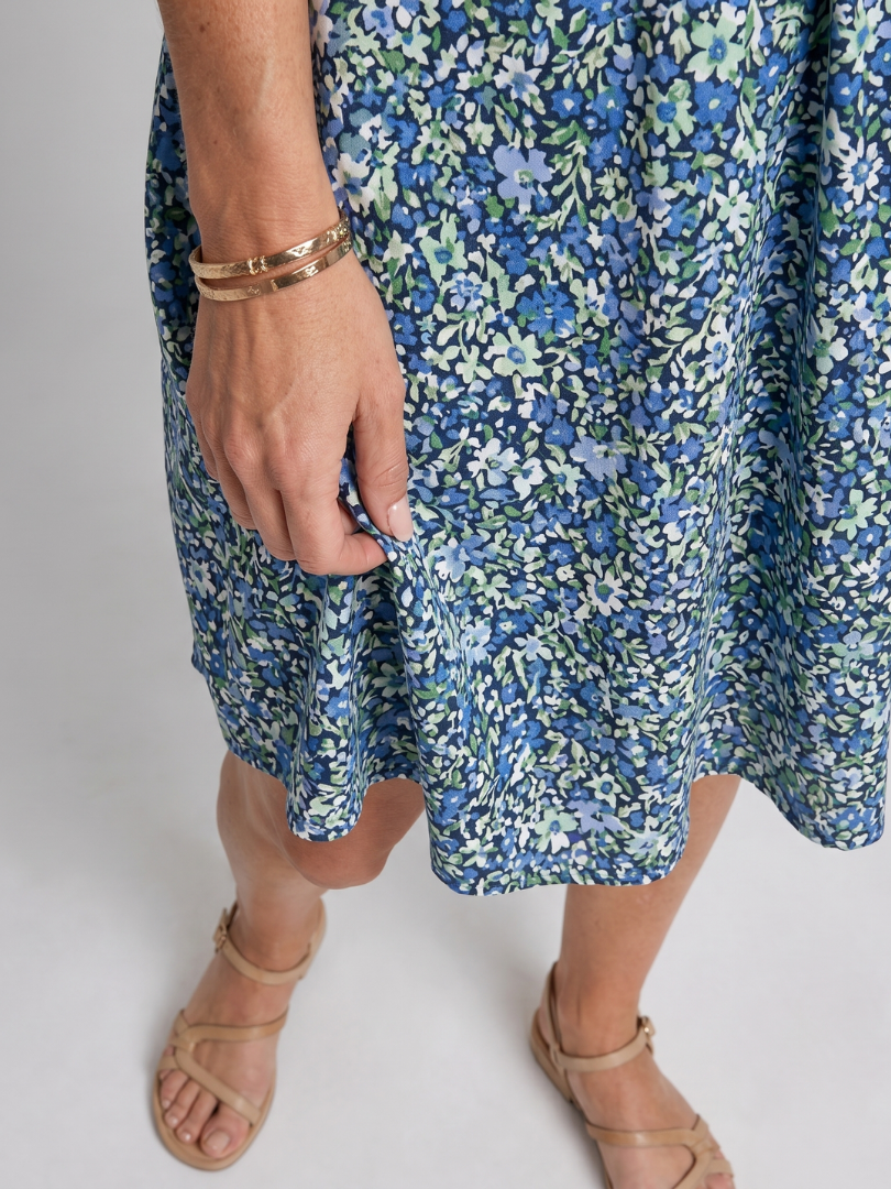 Meraki | Knee-Length Tropical Print Dress with Short Sleeves